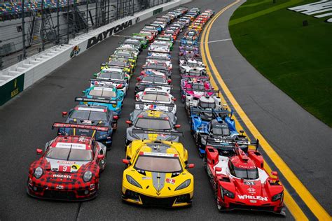 who is leading rolex 24